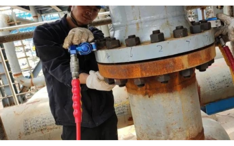 冶金余热回收设备螺栓安装预紧选用KWZK九游体育在线注册,九游体育（中国）液压力矩扳手