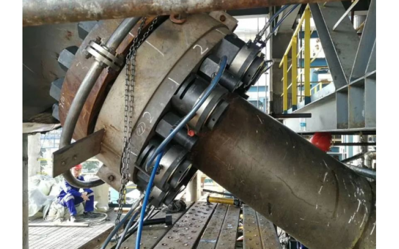 化肥氨合成塔顶盖螺栓预紧客户选用九游体育在线注册,九游体育（中国）KWZK液压螺栓拉伸器